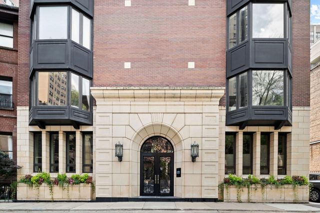 39 E Schiller Street 1E, Chicago, IL 60610