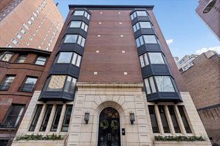 39 E Schiller Street 1E, Chicago, IL 60610