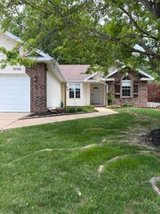 3704 N 10th Street, Ozark, MO 65721