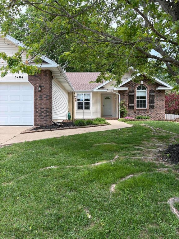 3704 N 10th Street, Ozark, MO 65721