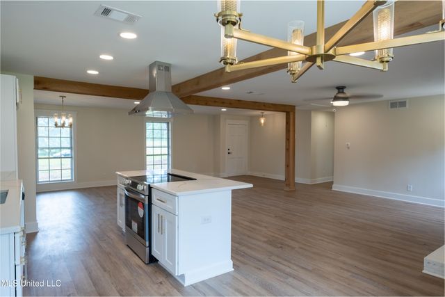 290 N Highway 301, Lake Cormorant, MS 38641