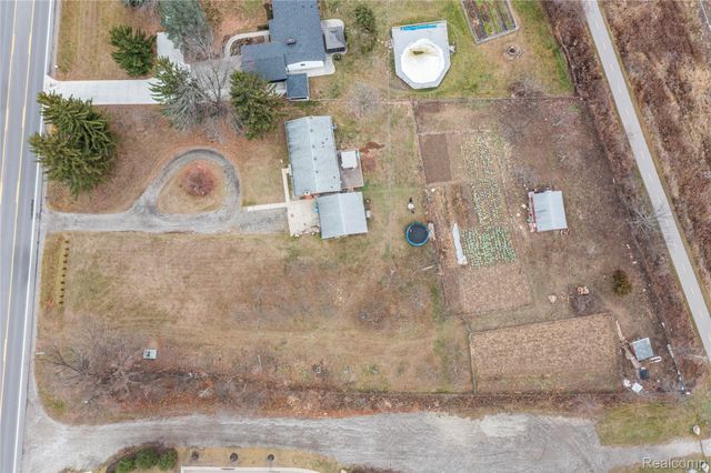 2041 W Maple Road, Commerce Charter Township, MI 48390