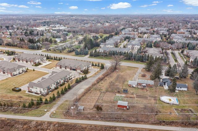 2041 W Maple Road, Commerce Charter Township, MI 48390