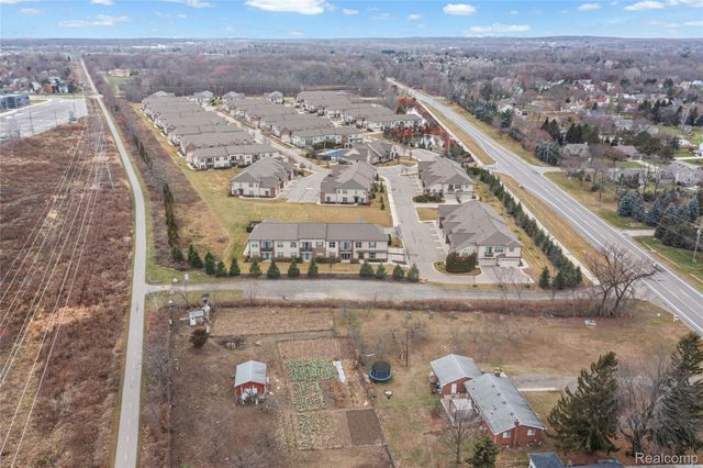 2041 W Maple Road, Commerce Charter Township, MI 48390