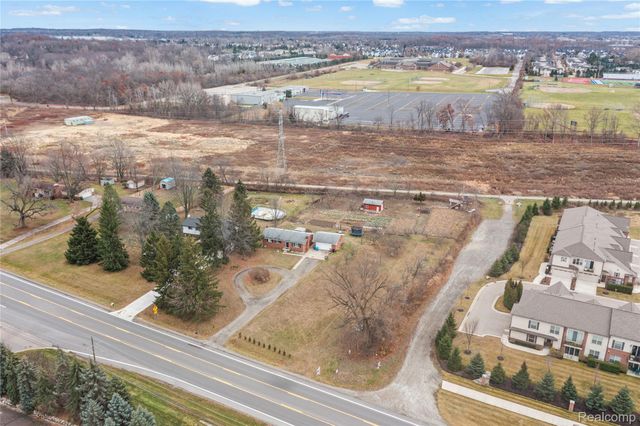 2041 W Maple Road, Commerce Charter Township, MI 48390