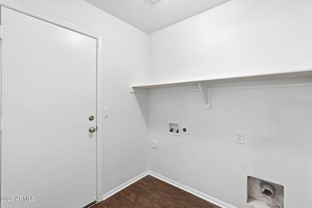 12422 W EL NIDO Lane, Litchfield Park, AZ 85340