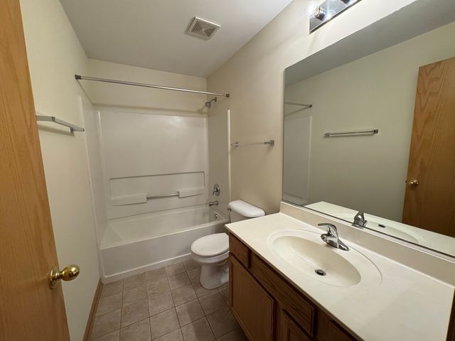2268 VANDERBILT Drive 2268, Geneva, IL 60134