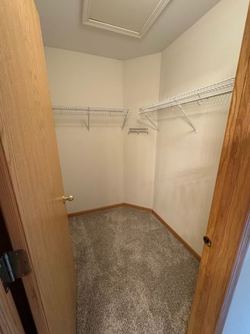 2268 VANDERBILT Drive 2268, Geneva, IL 60134