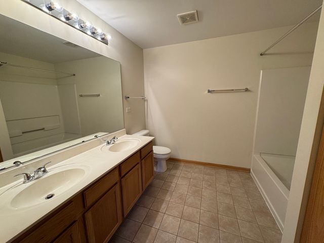 2268 VANDERBILT Drive 2268, Geneva, IL 60134