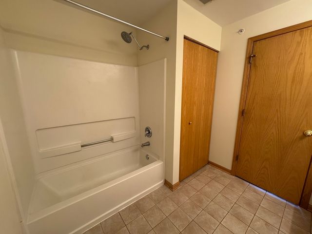 2268 VANDERBILT Drive 2268, Geneva, IL 60134
