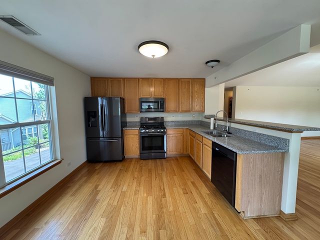 2268 VANDERBILT Drive 2268, Geneva, IL 60134