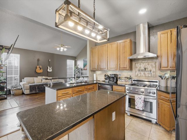 7921 Crystal Creek Circle, Fort Worth, TX 76137