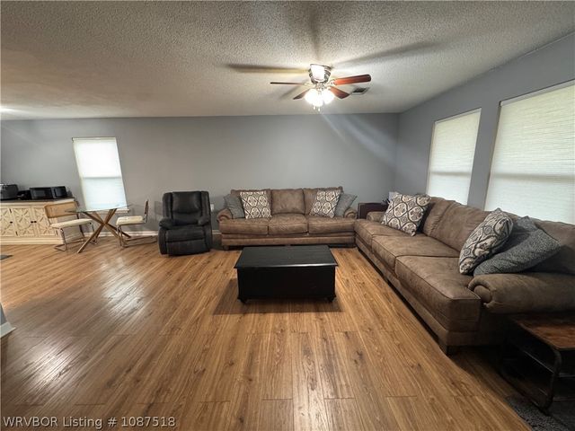 34062 Midway Road, Poteau, OK 74953