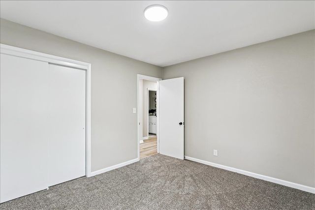 971 N Westlink Ave, Wichita, KS 67212