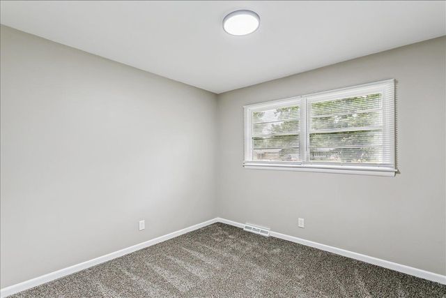 971 N Westlink Ave, Wichita, KS 67212