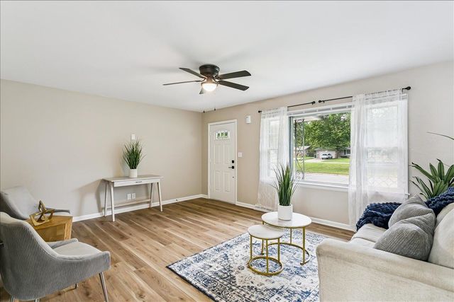 971 N Westlink Ave, Wichita, KS 67212