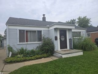 23805 Cushing Avenue, Eastpointe, MI 48026