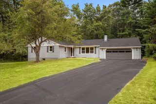 21 Country Club Dr, Franklin, MA 02038