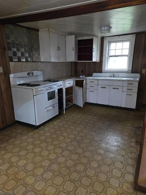 157 Westfield Ave, Clark Twp., NJ 07066 — photo 3