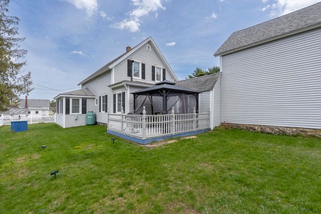 16 Montgomery Drive, Farmington, NH 03835