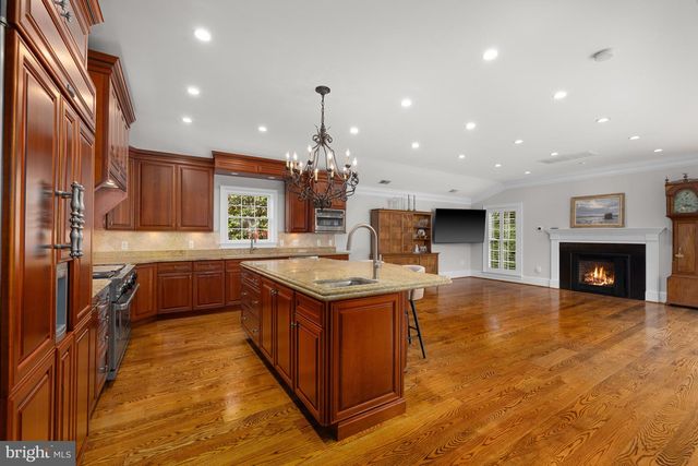 8015 GLENDALE RD, Chevy Chase, MD 20815