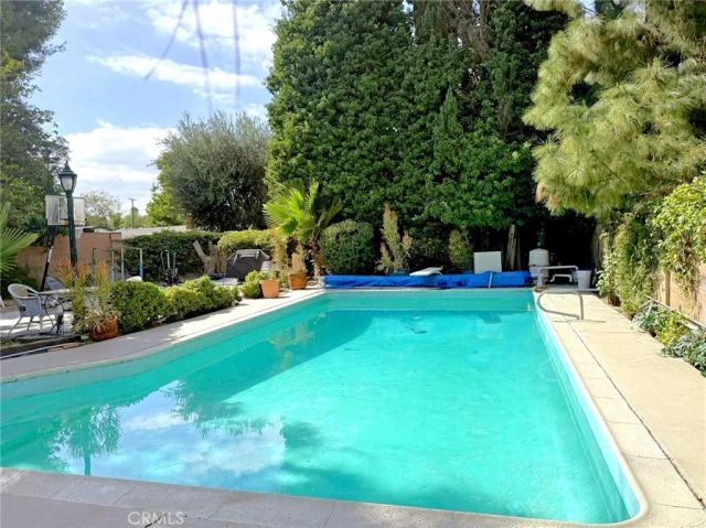 23459 Canzonet Street, Woodland Hills, CA 91367