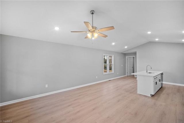 107 College Street, Thomasville, NC 27360