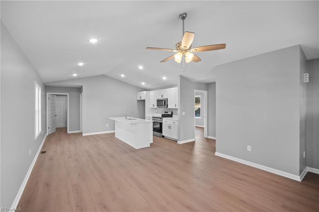 107 College Street, Thomasville, NC 27360