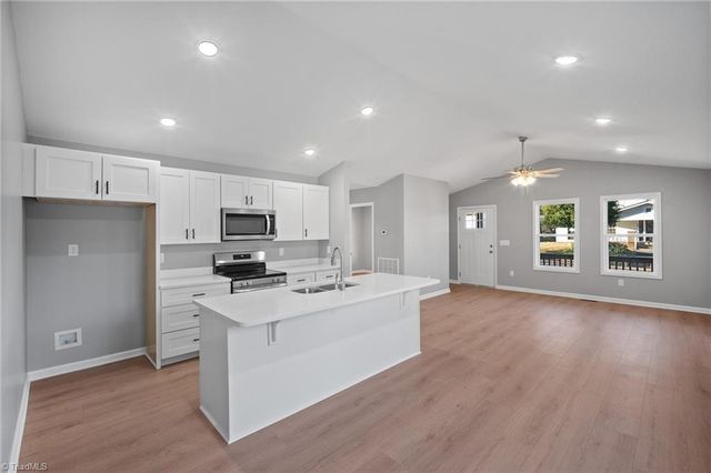 107 College Street, Thomasville, NC 27360