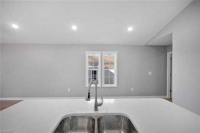 107 College Street, Thomasville, NC 27360