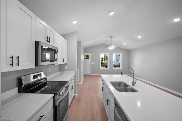 107 College Street, Thomasville, NC 27360