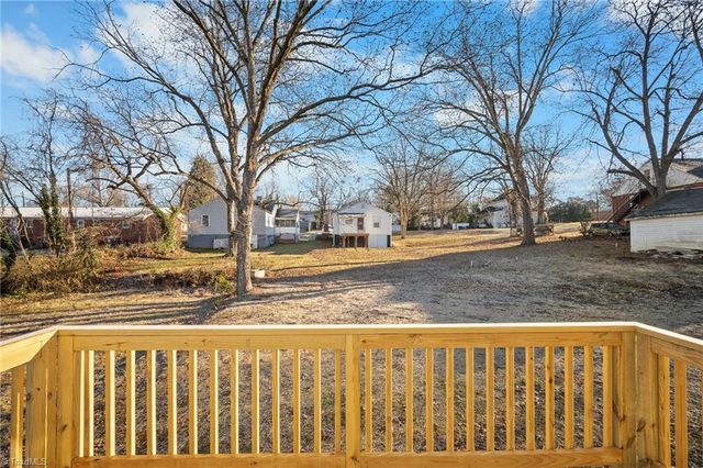 107 College Street, Thomasville, NC 27360