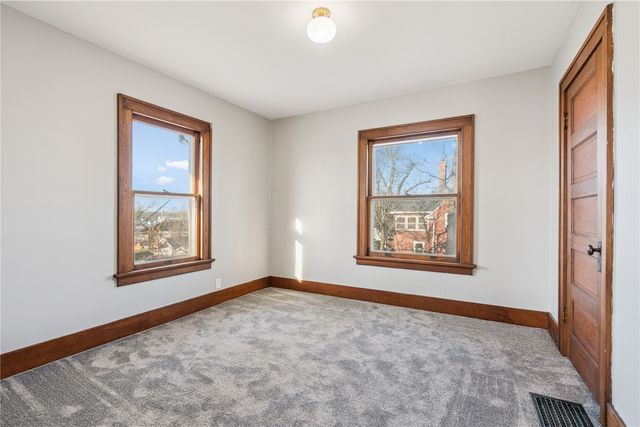 2015 8th Avenue, Marion, IA 52302