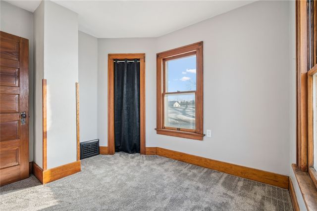 2015 8th Avenue, Marion, IA 52302