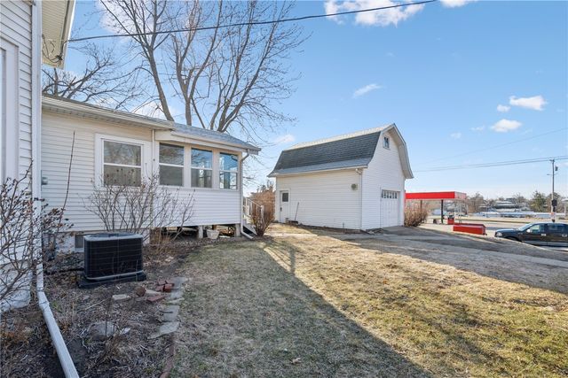 2015 8th Avenue, Marion, IA 52302