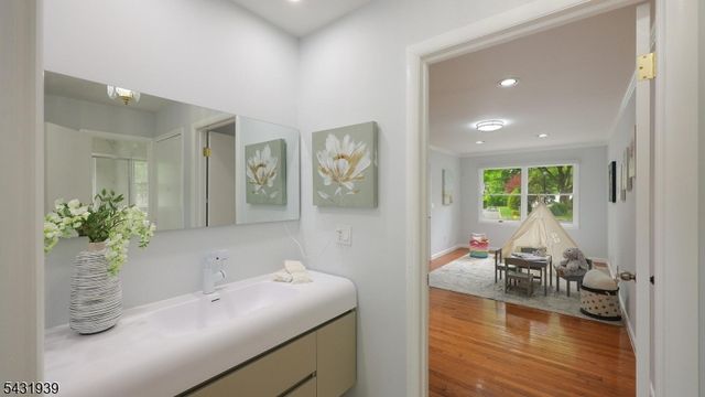 9 Starlite Ct, Westfield Town, NJ 07090