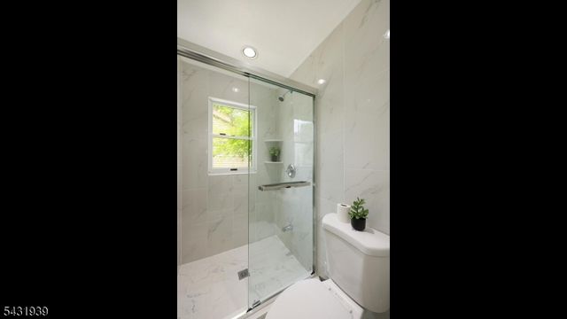 9 Starlite Ct, Westfield Town, NJ 07090