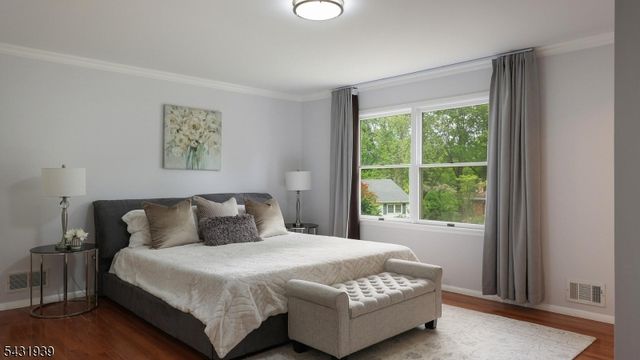 9 Starlite Ct, Westfield Town, NJ 07090
