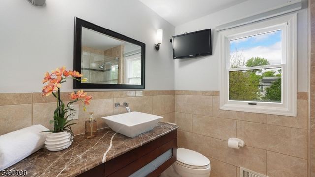 9 Starlite Ct, Westfield Town, NJ 07090