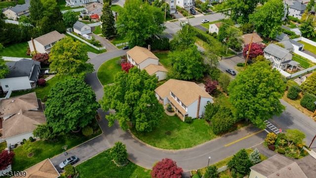 9 Starlite Ct, Westfield Town, NJ 07090