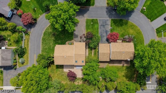 9 Starlite Ct, Westfield Town, NJ 07090