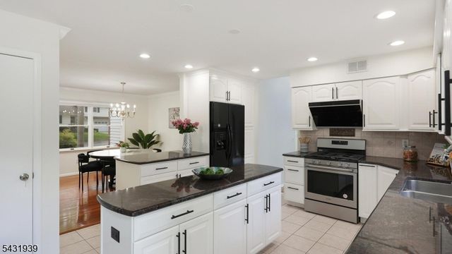 9 Starlite Ct, Westfield Town, NJ 07090