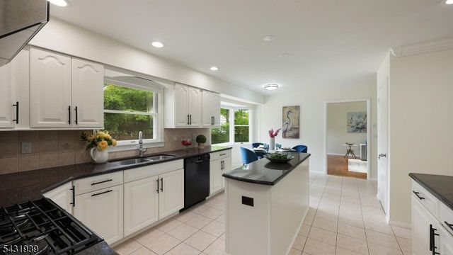 9 Starlite Ct, Westfield Town, NJ 07090