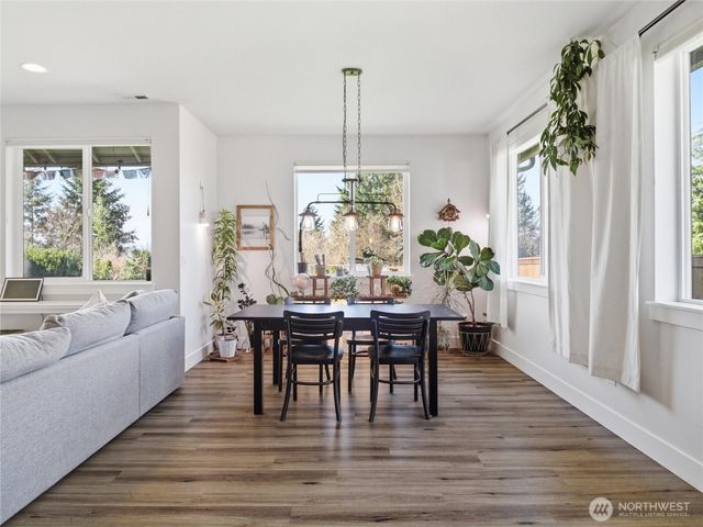 10123 Albany Park Lane SW, Rochester, WA 98579