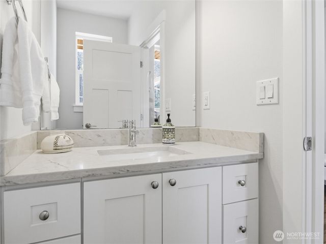 10123 Albany Park Lane SW, Rochester, WA 98579