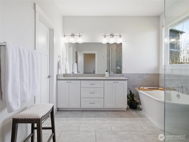 10123 Albany Park Lane SW, Rochester, WA 98579