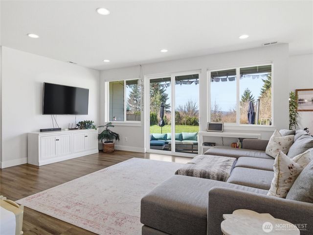 10123 Albany Park Lane SW, Rochester, WA 98579