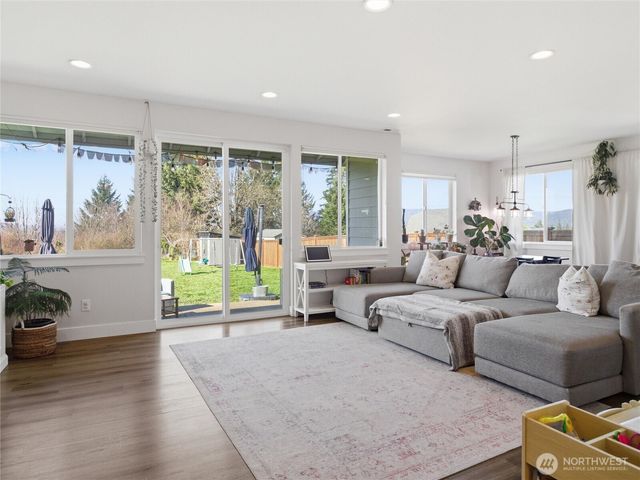 10123 Albany Park Lane SW, Rochester, WA 98579