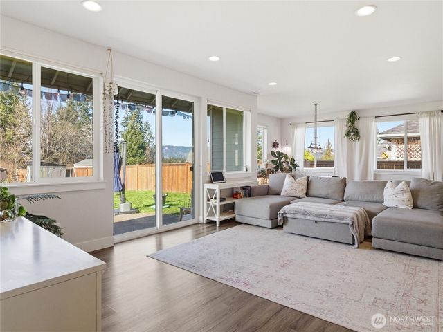 10123 Albany Park Lane SW, Rochester, WA 98579