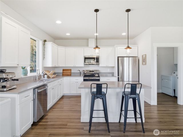 10123 Albany Park Lane SW, Rochester, WA 98579